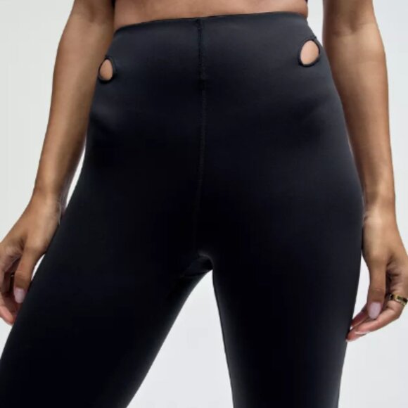 Lululemon Ultralu Cut-Out High-Rise Tight 25" Black, size 10 - Picture 6 of 10